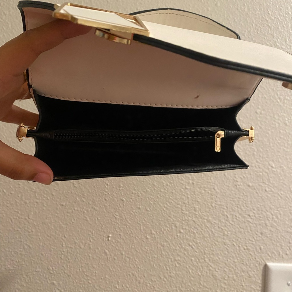 Purse also have a strap to make it a cross body
